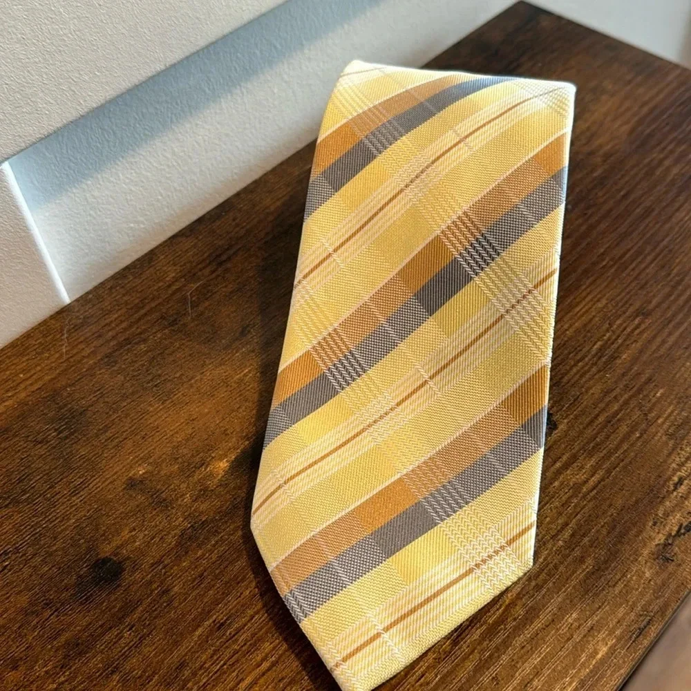 Geoffrey Beene tie Yellow